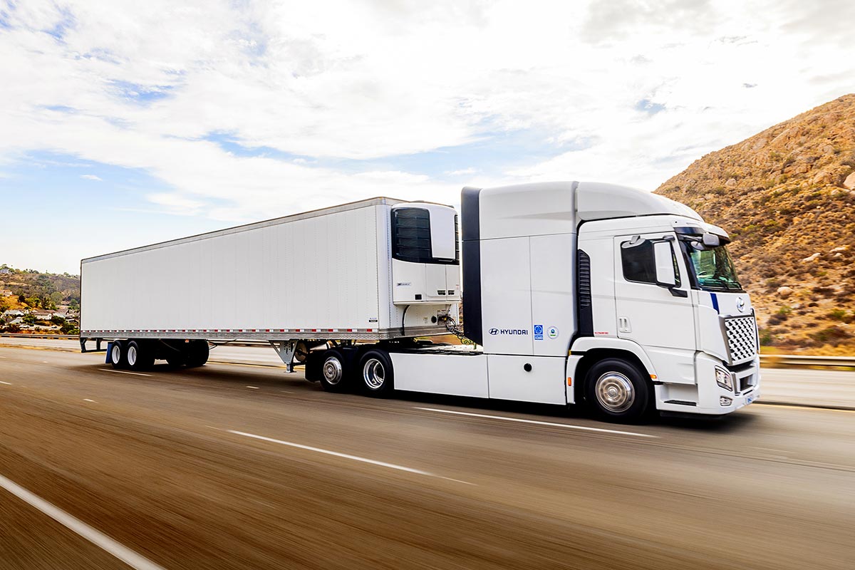 mobile-feature-thermotech-alt ThermoTech Hyundai Translead truck travels through mountain landscape.